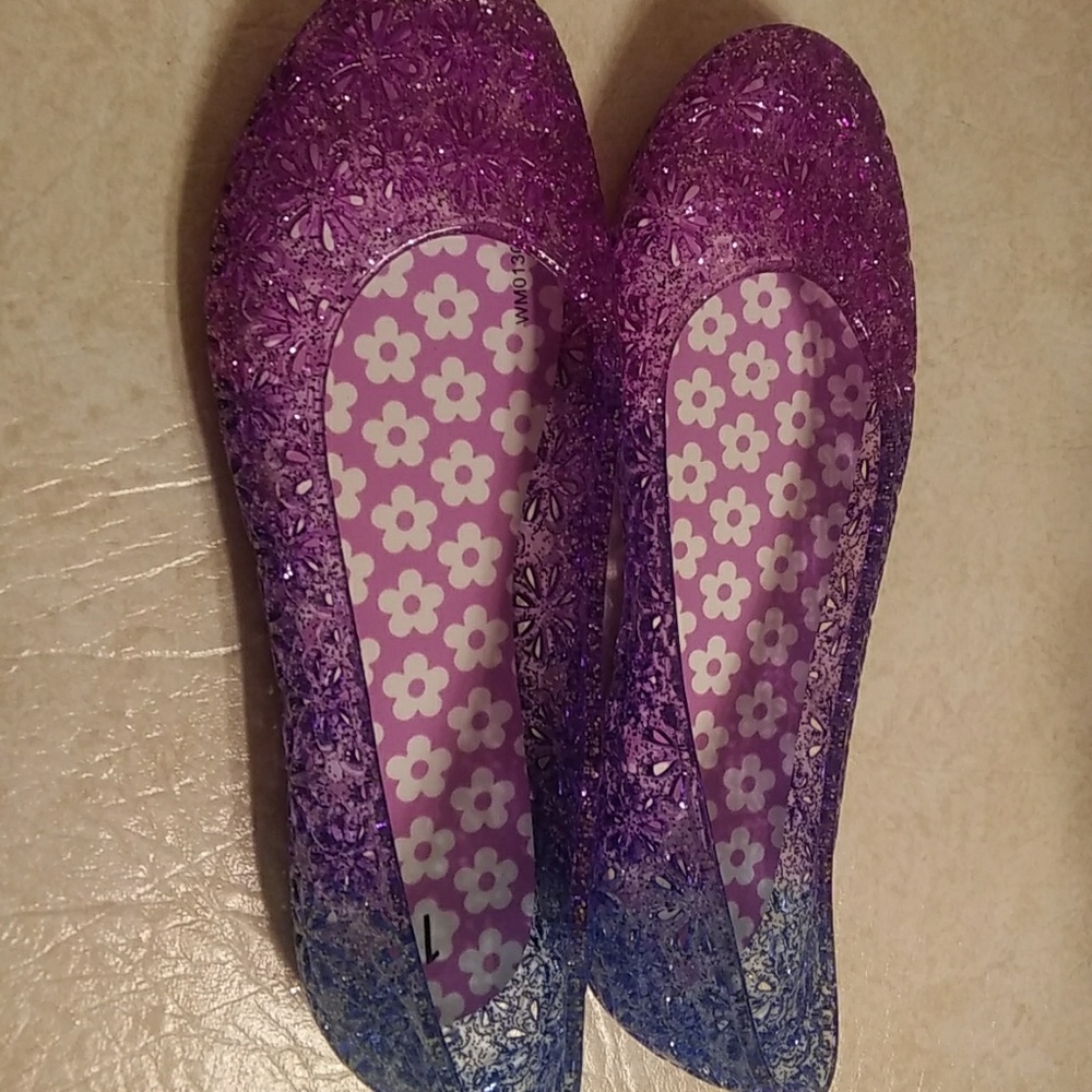 Flats - Picture 2 of 4